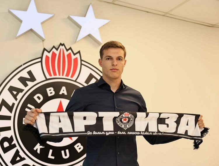 沙巴体育app-隆戈：米兰再次接触贝尔格莱德游击谈科斯蒂奇，距离进一步拉近