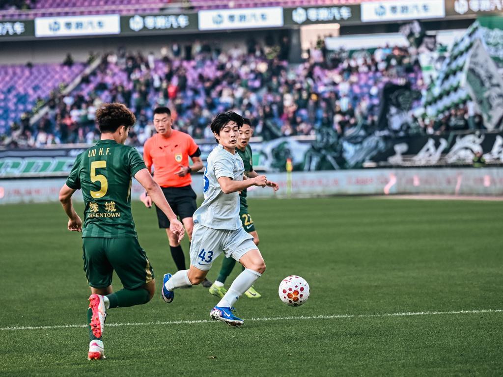 沙巴体育官网-中超观察|超高上座率令人欣喜,争议判罚需要警惕